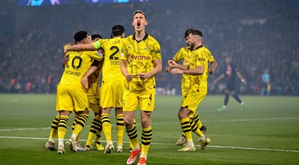 Borussia Dortmund entra em campo neste s&aacute;bado (11)