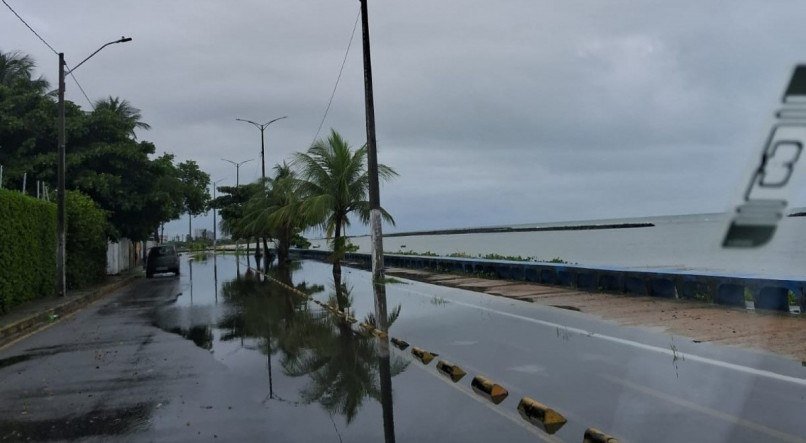 Alagamentos constantes Avenida Ministro Marcos Freire, em Olinda