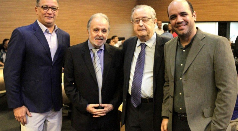 Laurindo Ferreira, Gustavo Krause, Roberto Pereira e Igor Maciel, na homenagem da Câmara Municipal ao Sistema Jornal do Commercio de Comunicação