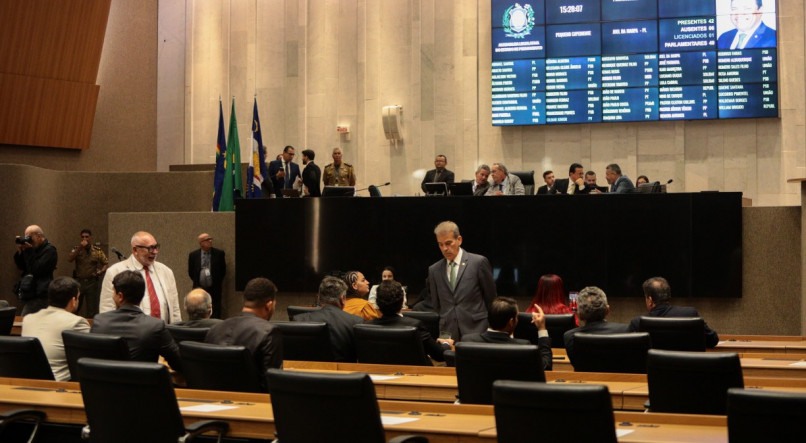 Votação sobre fim das faixas salariais dos militares aconteceu, nesta terça-feira (7), no plenário da Assembleia Legislativa de Pernambuco