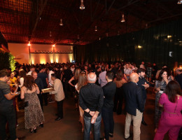 Cerca de 400 pessoas representando 150 empresas participaram desta noite regada a ótimos vinhos e com a surpresa de um jantar interativo.