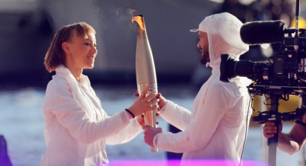 A chama olímpica chegou a Marselha 79 dias antes do início dos Jogos de Paris 2024 