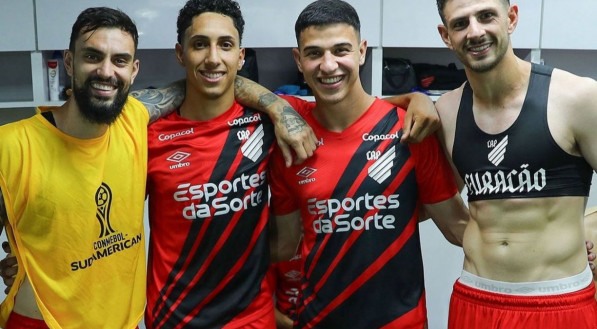 Imagem dos jogadores do Athletico-PR que fizeram os gols da partida