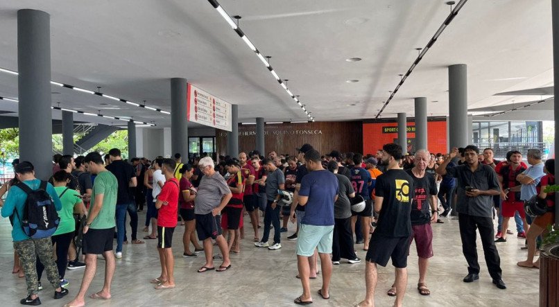 O Sport organizou um bazar beneficente voltado para as vítimas das fortes chuvas no Rio Grande do Sul