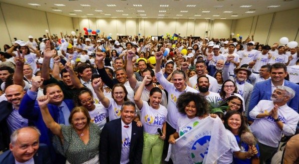 Em Pernambuco, programa Pé-de-Meia vai beneficiar mais de 177 mil estudantes do ensino médio