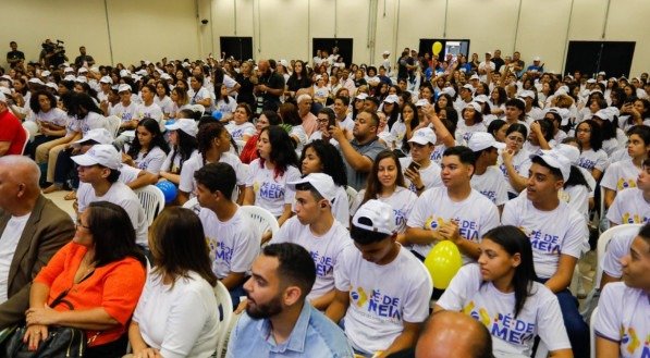 Pé-de-Meia encerra 2024 com quase 4 milhões de beneficiados 