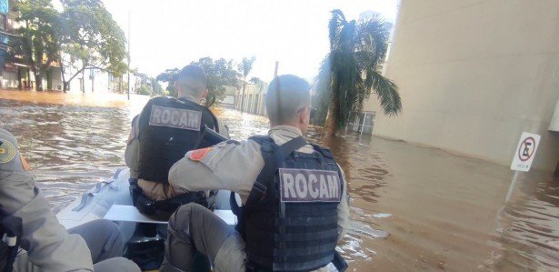 Polícia prende ao menos 60 suspeitos por crimes como assaltos e saques em meio às chuvas no RS