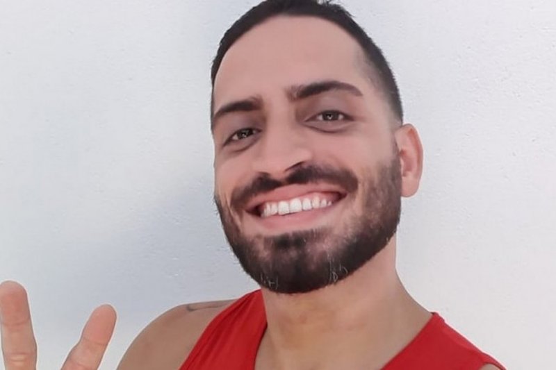 Marlon de Melo, de 31 anos, foi atingido por dois tiros no bairro de Peixinhos. Ele deixou esposa e filha