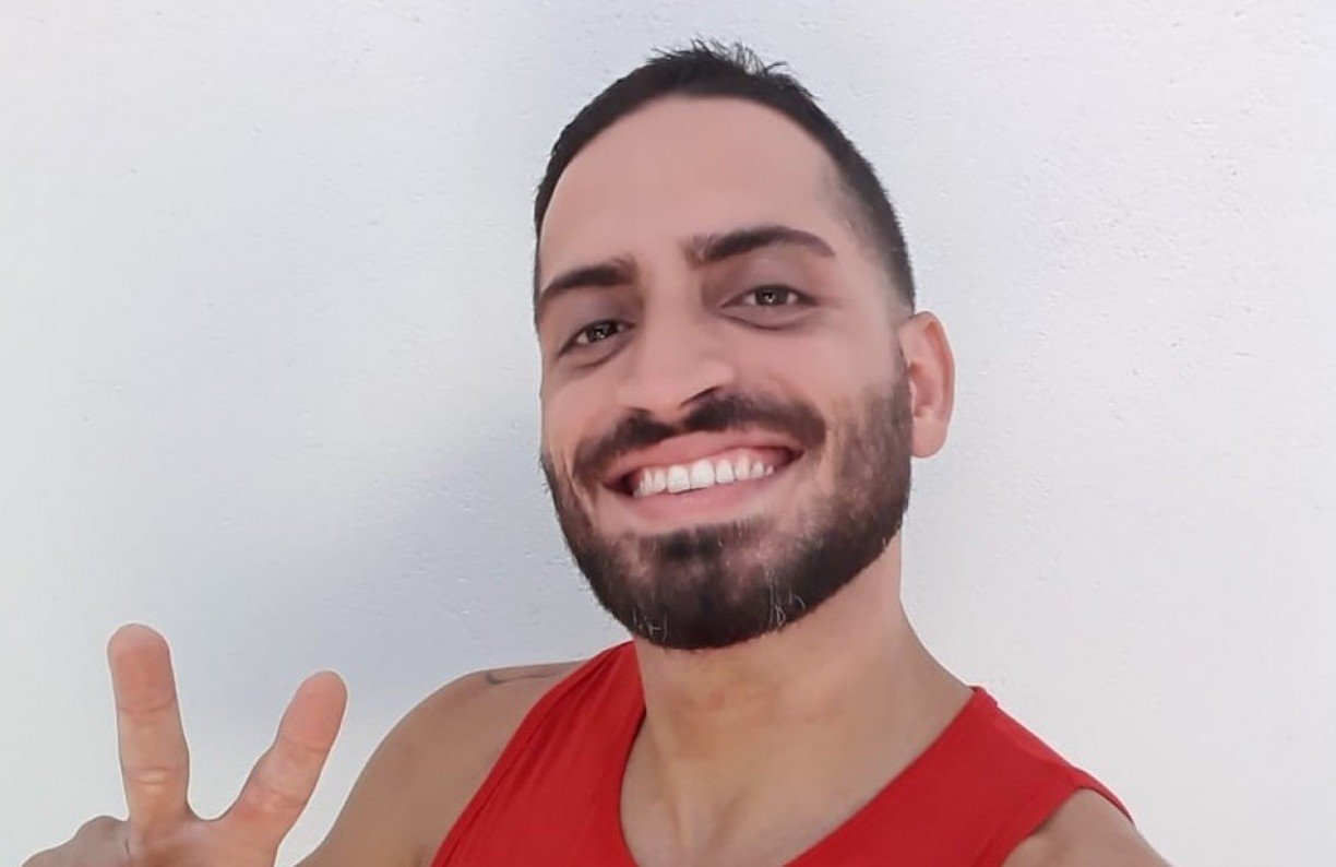 Marlon de Melo, de 31 anos, foi atingido por dois tiros no bairro de Peixinhos. Ele deixou esposa e filha 