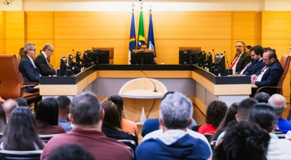 Pleno do TCE aprecia recurso do Governo do Estado sobre contratação de professores