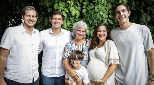 Renata Campos, com Pedro, João, Maria Eduarda, José e Miguel