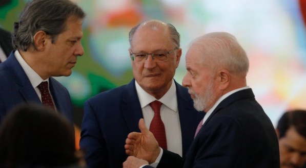 O presidente da República, Lula (PT), o vice Geraldo Alckmin (PSB) e o ministro da Fazenda, Fernando Haddad (PT).