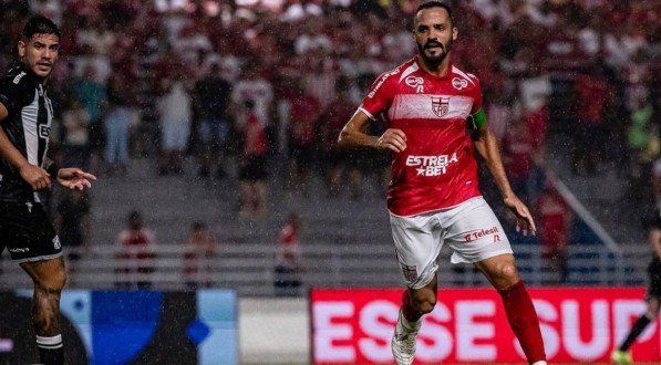 Imagem: Anselmo Ramon, capitão do CRB, durante jogo da Série B