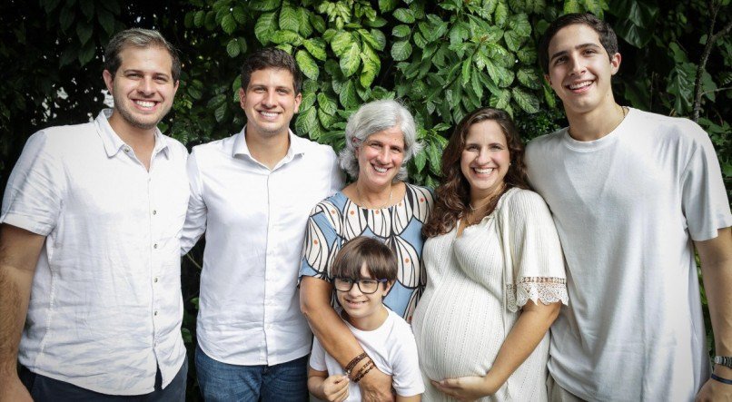 Renata Campos, com Pedro, João, Maria Eduarda, José e Miguel
