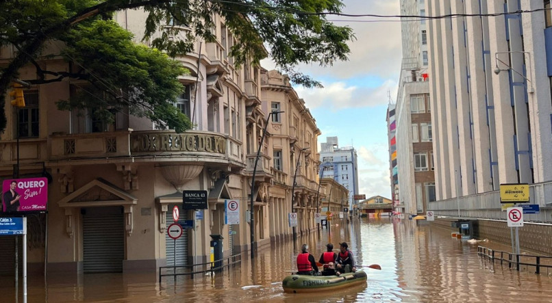 Sede do jornal Correio do Povo, em Porto Alegre, inundada pela enchente que atinge o Rio Grande do Sul: o jornalismo resiste