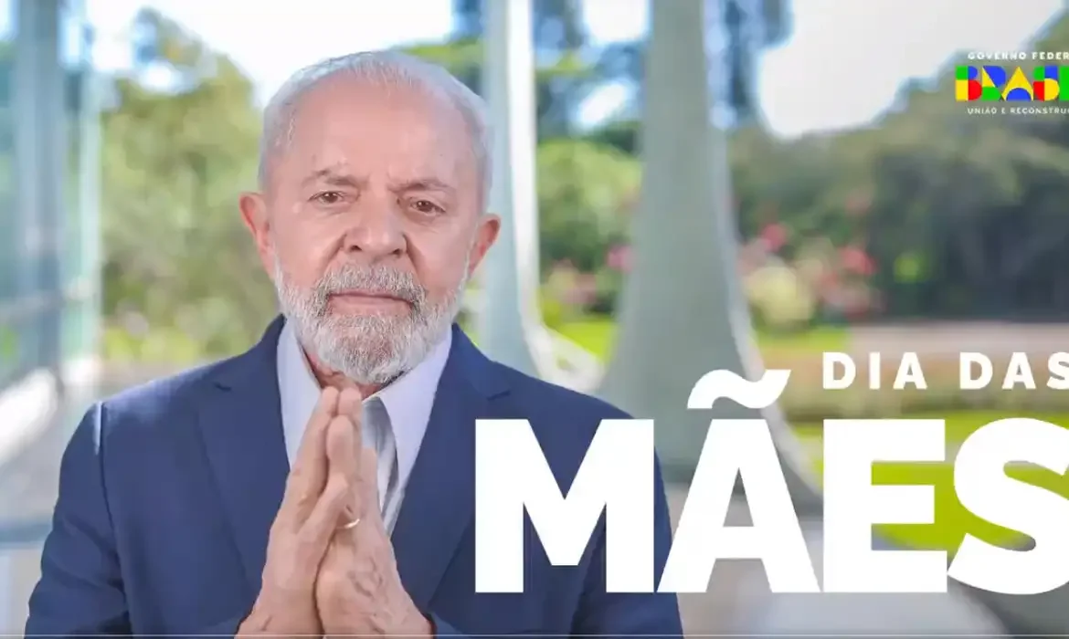 "Estamos juntos para recuperar e reconstruir o que foi destruído: cidades, casas, pontes e rodovias",disse o presidente Lula