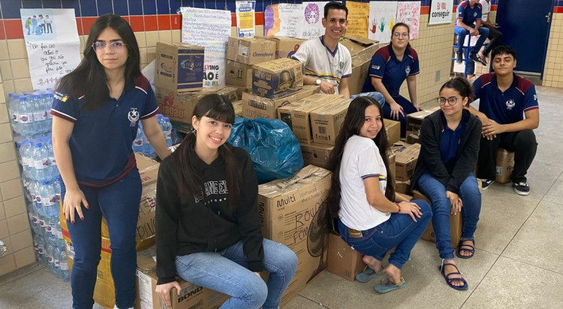Escolas estaduais estão arrecadando alimentos não perecíveis, águas, colchões e roupas para serem enviadas ao Rio Grande do Sul