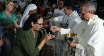 Arcebispo de Olinda e Recife, Dom Paulo Jackson, e o reitor do Santuário de Fátima, padre Antônio Mota, celebram o dia de Nossa Senhora de Fátima