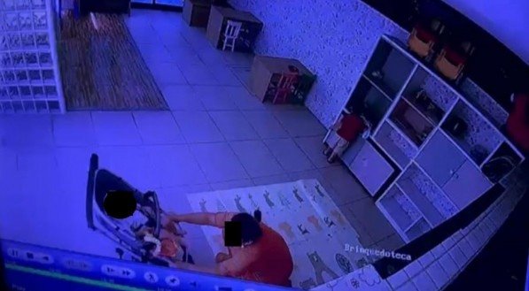 Babá foi filmada agredido crianças em brinquedoteca de condomínio no Recife, em 12 de maio