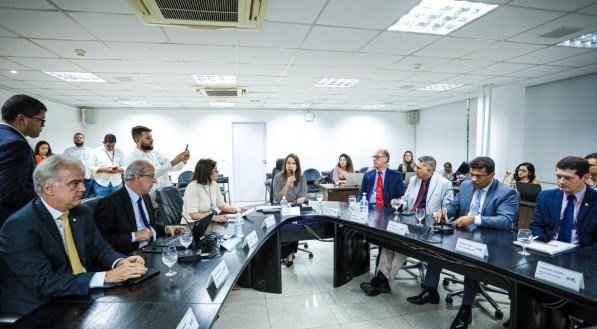 Além de integrantes do governo do Estado, o monitoramento reuniu representantes dos poderes Legislativo e Judiciário