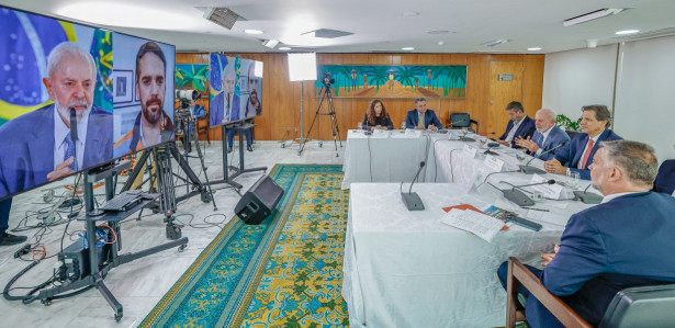 O anúncio da suspensão da dívida estadual foi feito pelo ministro da Fazenda, Fernando Haddad, ao lado do presidente Luiz Inácio Lula da Silva em uma videoconferência com o governador Eduardo Leite (PSDB)