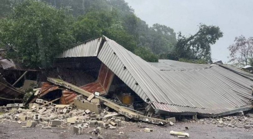 Usina de asfalto destruída em Caxias do Sul (RS)
