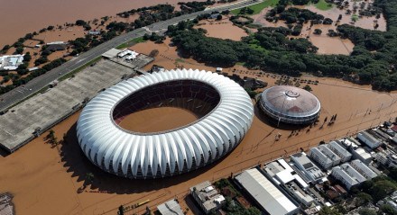 Imagem: Arena Beira-Rio alegada após chuvas em Porto Alegre