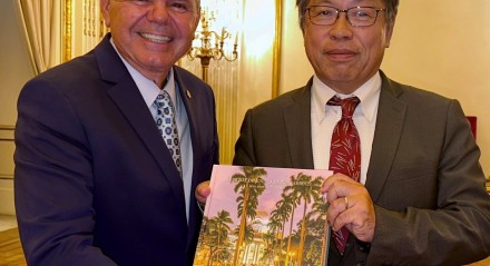 O desembargador Ricardo Paes Barreto, presidente do TJPE, recebeu ontem, no Palácio da Justiça, o cônsul do Japão Hiroaki Sano