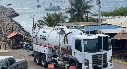 Compesa disponibiliza dois novos caminhões para agilizar os serviços de manutenção do Sistema de Esgotamento Sanitário de Fernando de Noronha
