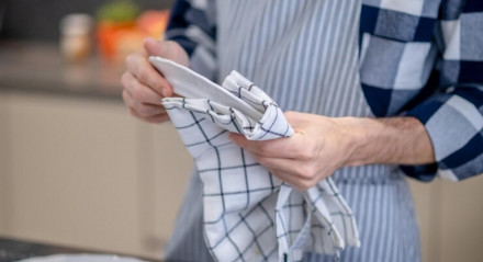 Imagem ilustrativa de como lavar pano de prato