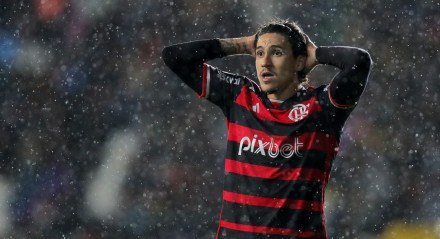 Pedro, atacante do Flamengo em ação pela Libertadores