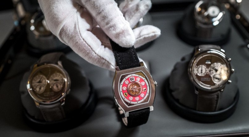 Oito relógios que pertenciam ao lendário piloto alemão de Fórmula 1 Michael Schumacher foram vendidos nesta terça-feira (14), em um leilão em Genebra, na Suíça