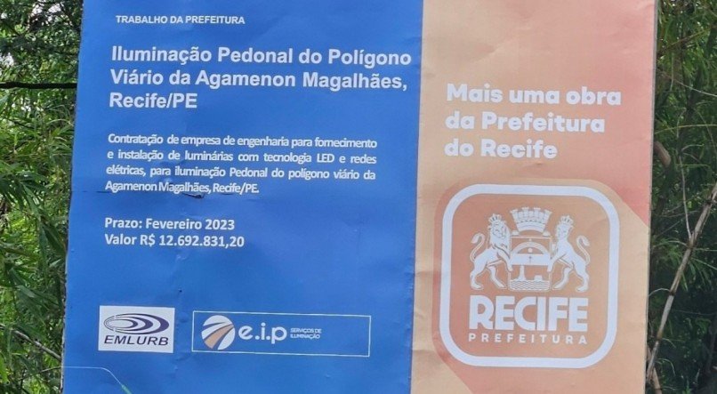 Placas de obras finalizadas seguem espalhadas pelo Recife