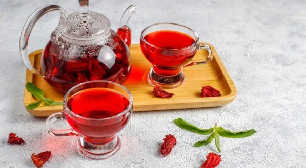 Veja dicas de como tomar o chá de hibisco para emagrecer.
