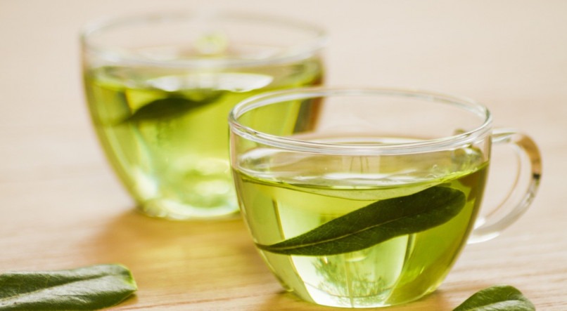 Xícara de chá verde, um ótimo chá para eliminar gordura no fígado