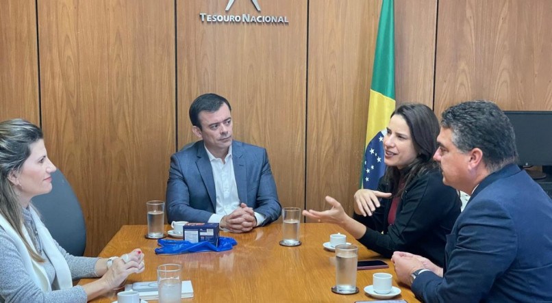 Governdora Raquel Lyra esteve em Brasília para agenda com o secretário do Tesouro Nacional