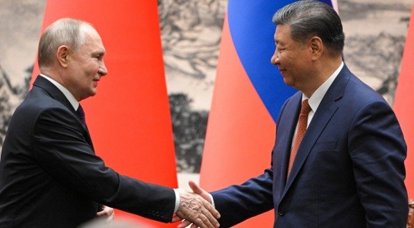 Xi Jinping deu as boas-vindas a Putin no Grande Salão do Povo com um evento bem coreografado