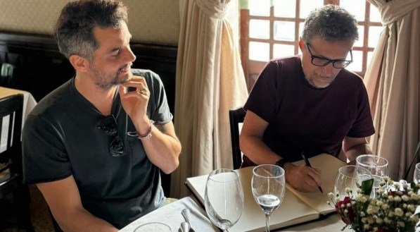 Wagner Moura e Kleber Mendonça Filho no Restaurante Leite, no Recife