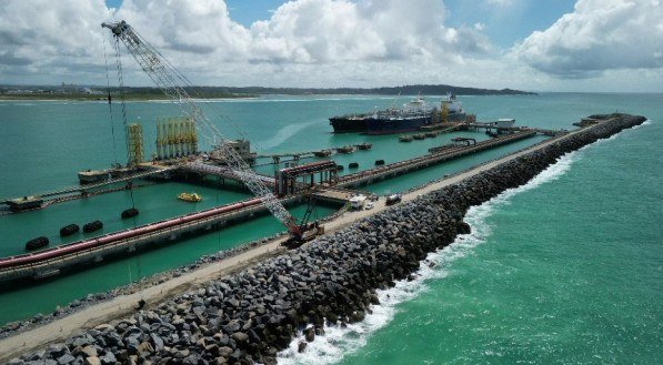Modernização de Suape inclui serviços de dragagem, modernização da iluminação, troca de defensas e outros