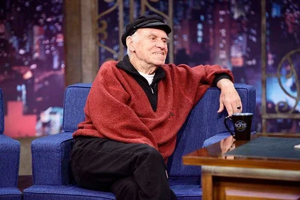 Imagem do narrador Silvio Luiz no programa 'The Noite' do SBT