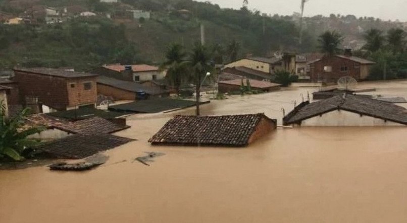 Belém de Maria, na Mata Sul de Pernambuco, é uma das cidades mais atingidas pelas enchentes no Estado, ficando destruída a casa inverno intenso
