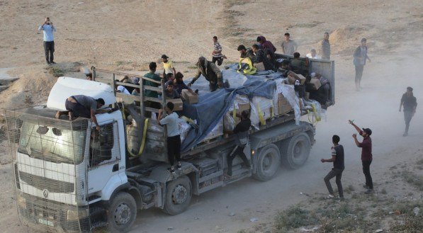 Gaza recebe primeiro carregamento de ajuda humanitária após vários dias de bloqueio