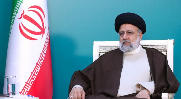 Um helicóptero da Presidência iraniana sofreu um "acidente" neste domingo no noroeste do país