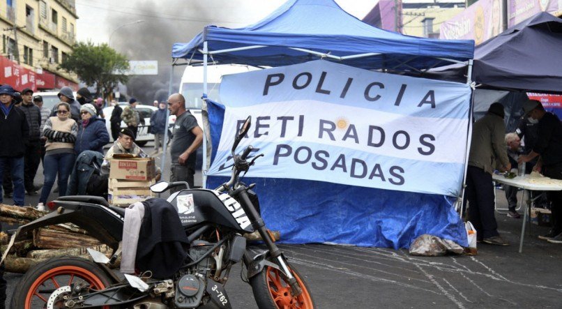 Policiais protestam por melhores sal&aacute;rios na Argentina 