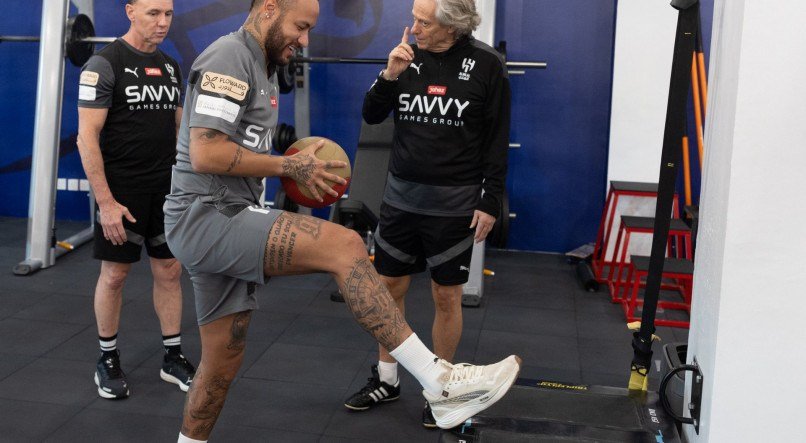 Neymar segue lesionado e Jorge Jesus diz que brasileiro não iniciará temporada pelo Al-Hilal
