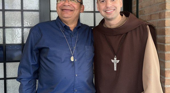 Gilberto Barbosa e o frei Gilson, em Assis