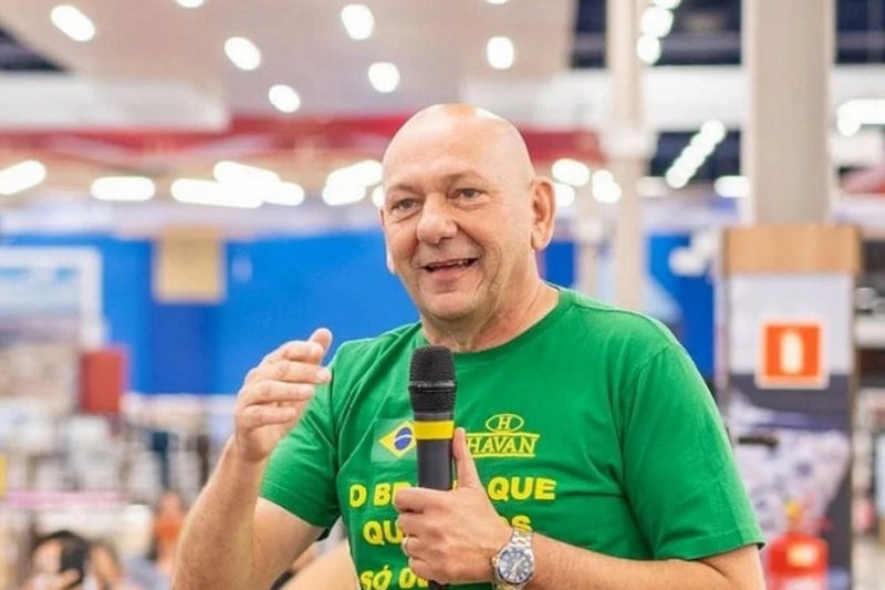 De acordo com PF, Luciano Hang foi o maior financiador da deputada federal Carla Zambelli durante período em que ela esteve foragida