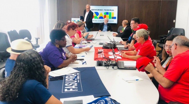 Os técnicos-administrativos em educação se reuniram com representantes do Ministério da Gestão e Inovação para negociarem sobre a greve