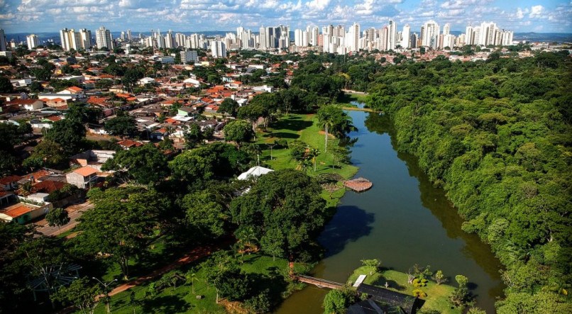 Imagem mostra a vista aérea da cidade de Goiânia, capital de Goiás, onde será feriado dia 24 de maio, sexta-feira