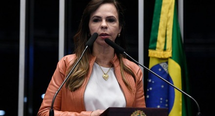A senadora Dorinha Seabra (União Brasil-TO), é relatora do novo ensino médio no Senado e membro da Frente Parlamentar Mista pela Inclusão e Qualidade na Educação Particular (FPeduQ),